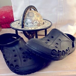Black Crocs size 8/10